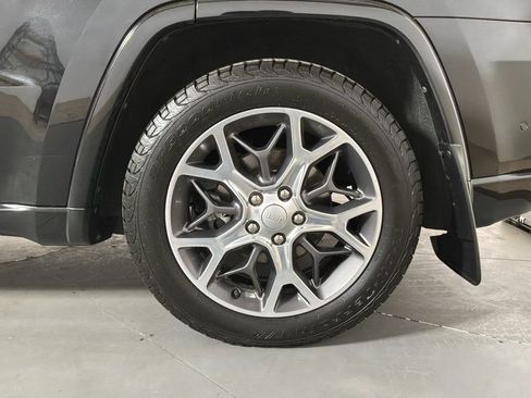 Used 2020 Jeep Grand Cherokee Overland AWD/4WD image 10