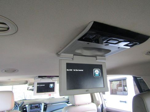 Used 2016 Chevrolet Suburban LTZ AWD/4WD image 17