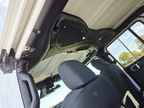 New 2026 Jeep Gladiator Sport AWD/4WD image 14