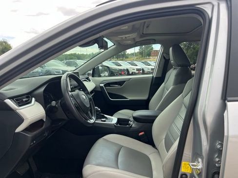 Used 2019 Toyota RAV4 Limited w/ Carpet Mat Package AWD/4WD image 24
