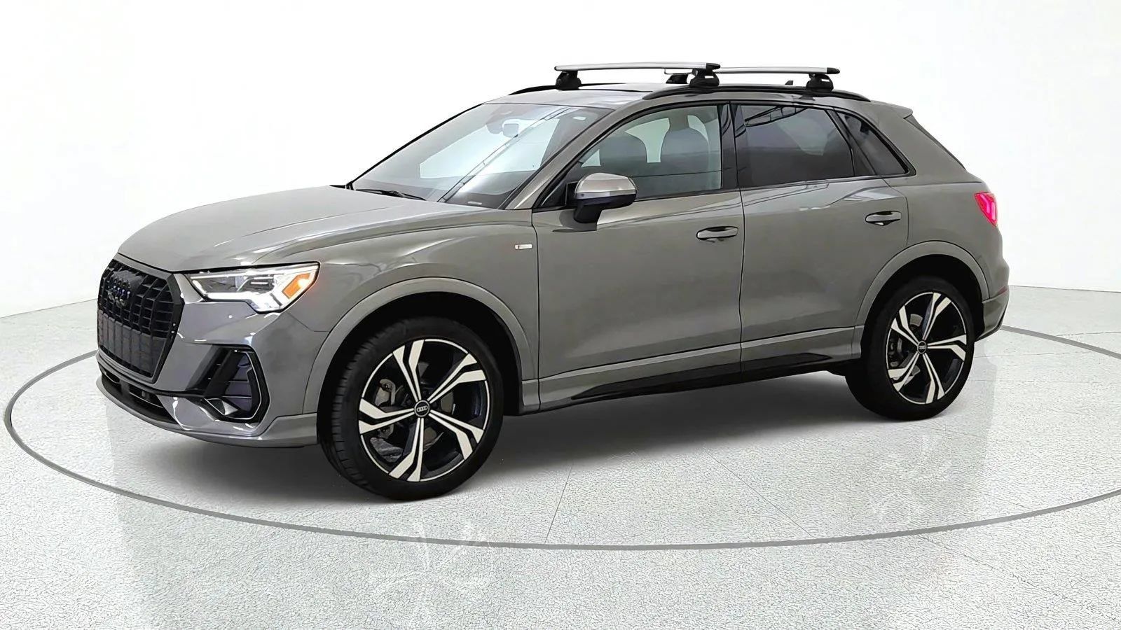 Used 2024 Audi Q3 2.0T Premium Plus w/ Premium Plus Package AWD/4WD image 4