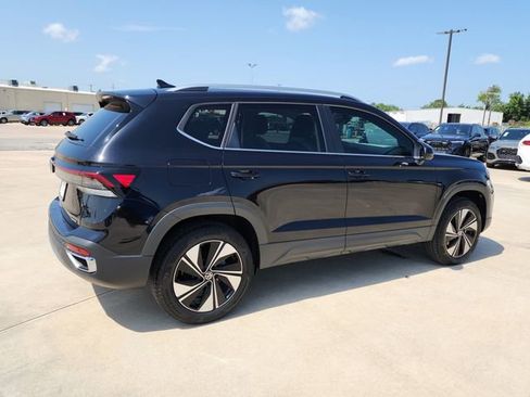 New 2025 Volkswagen Taos SE image 2