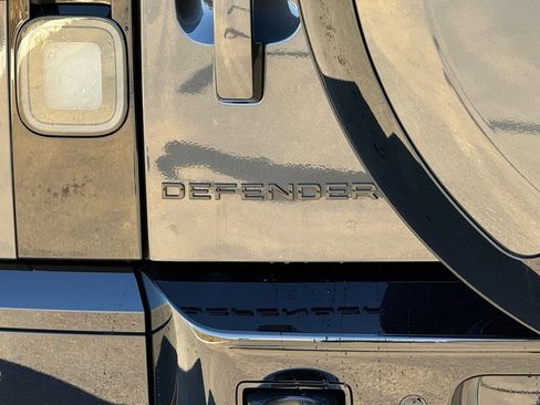 New 2026 Land Rover Defender 110 X-Dynamic SE image 40