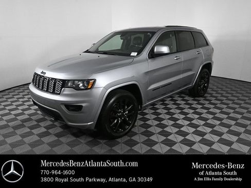 Used 2019 Jeep Grand Cherokee Altitude image 1
