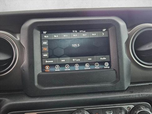 Used 2022 Jeep Gladiator Willys image 10