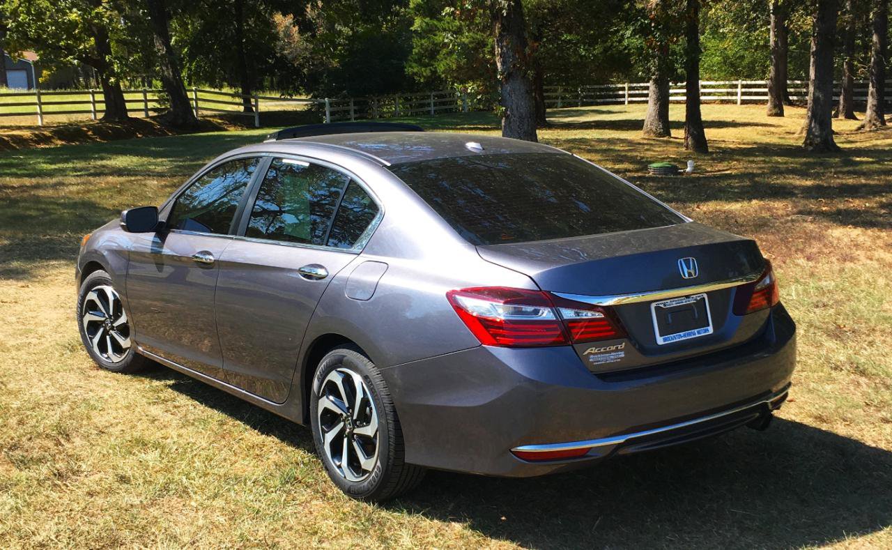 Used 2016 Honda Accord EX image 3
