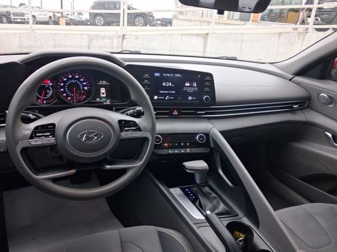 Used 2021 Hyundai Elantra SEL FWD image 12
