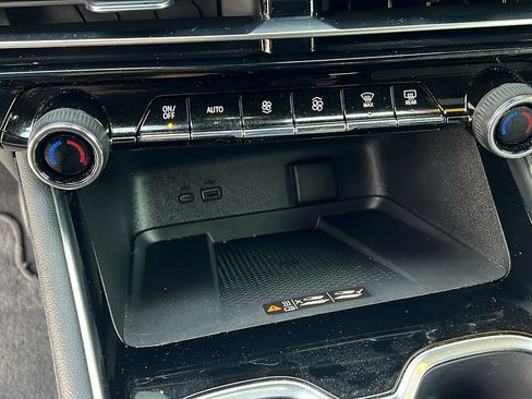 Certified 2024 Chevrolet Traverse LT image 22