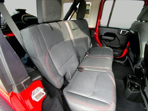Used 2026 Jeep Wrangler Unlimited Rubicon AWD/4WD image 18