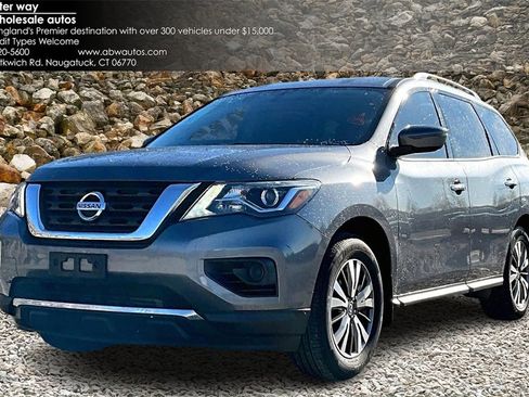 Used 2020 Nissan Pathfinder S image 1