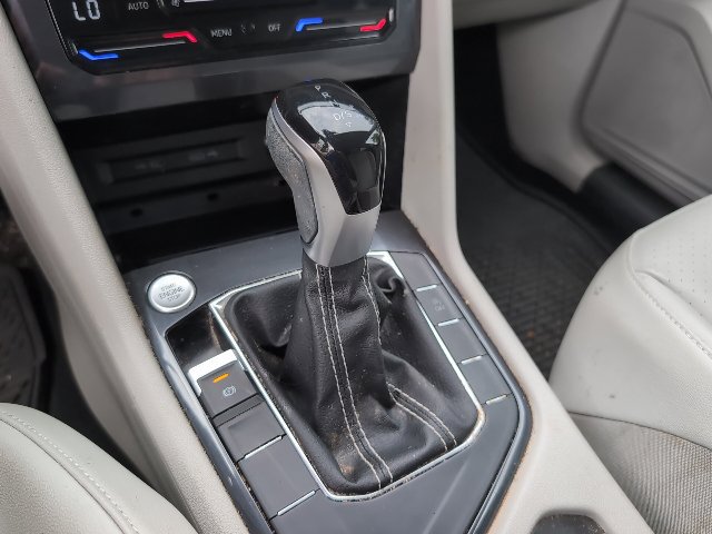 Used 2022 Volkswagen Tiguan SE FWD image 19