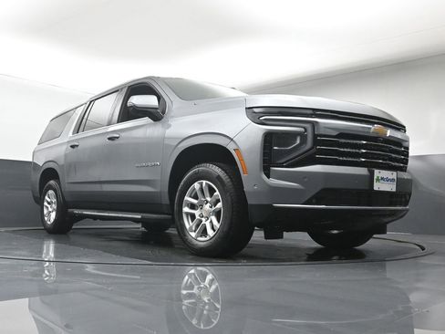 New 2026 Chevrolet Suburban LT w/ Comfort Package image 27