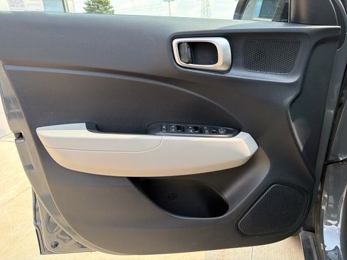 Used 2025 Hyundai Venue SEL FWD image 10