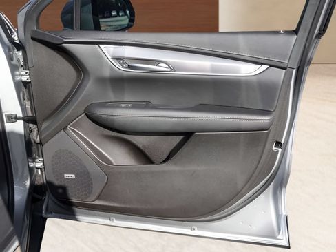 Used 2025 Cadillac XT5 Luxury w/ LPO, Floor Liner Package FWD image 29