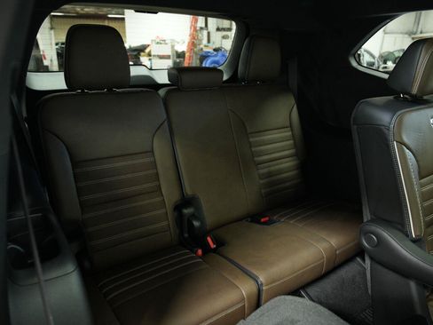 New 2026 GMC Acadia Denali Ultimate w/ LPO, Floor Liner Package AWD/4WD image 16