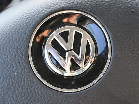 Used 2021 Volkswagen Tiguan SE w/ Panoramic Sunroof Package FWD image 36