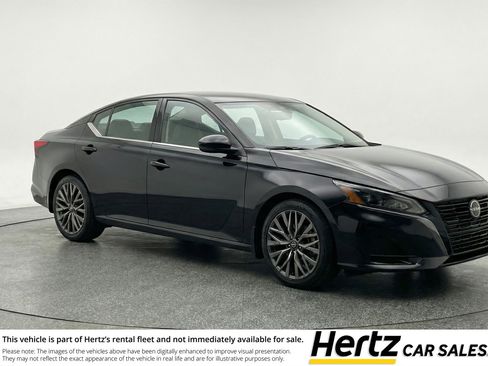 Used 2025 Nissan Altima 2.5 SV image 1