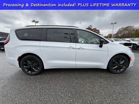 New 2026 Chrysler Pacifica Select FWD image 2