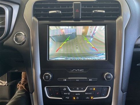 Used 2019 Ford Fusion SE image 19