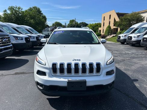 Used 2016 Jeep Cherokee Latitude w/ Cold Weather Group AWD/4WD image 2