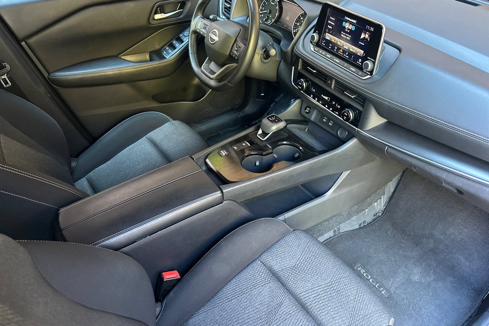Used 2025 Nissan Rogue SV FWD image 21