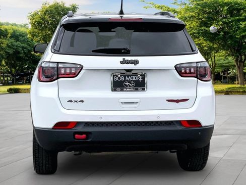 Used 2025 Jeep Compass Trailhawk AWD/4WD image 5
