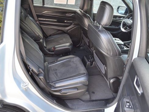 Used 2023 Jeep Grand Cherokee L Laredo image 35