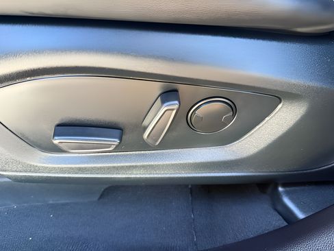 Used 2022 Ford Explorer XLT w/ Equipment Group 202A AWD/4WD image 22
