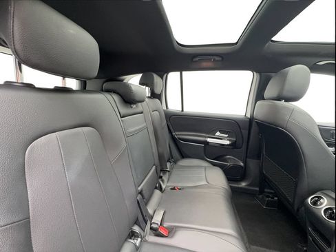 Used 2025 Mercedes-Benz GLB 250 4MATIC image 24