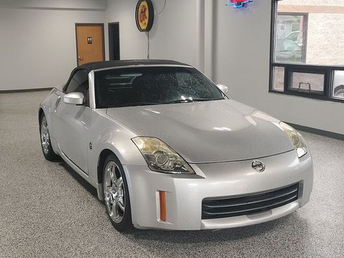 Used 2007 Nissan 350Z Touring RWD image 12