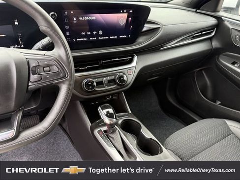 Used 2024 Buick Envista Preferred image 19