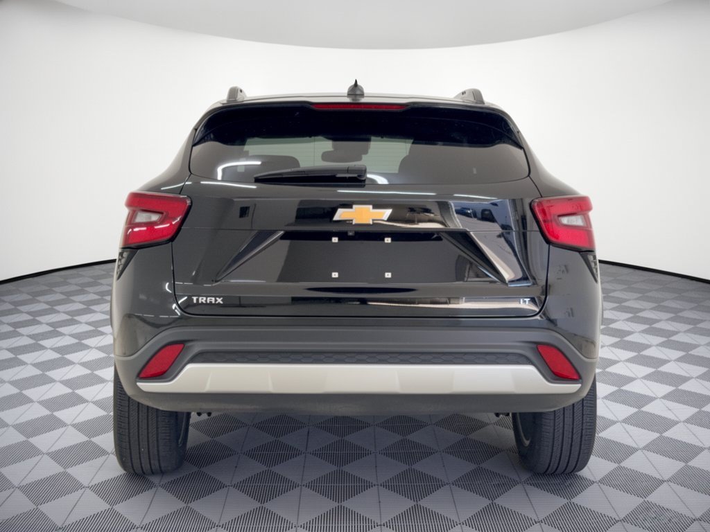 Used 2025 Chevrolet Trax LT w/ LT Convenience Package FWD image 11