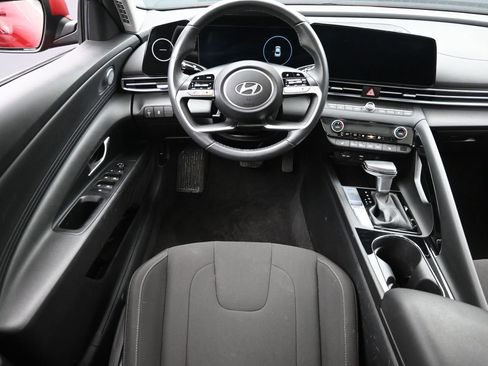 Used 2025 Hyundai Elantra SEL image 13