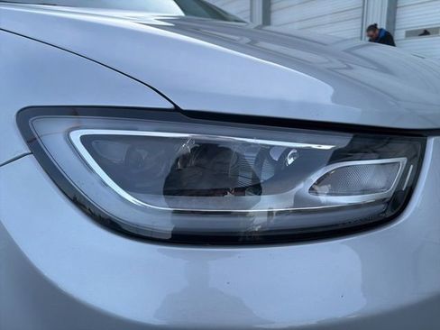 Used 2024 Chrysler Pacifica Touring-L image 9