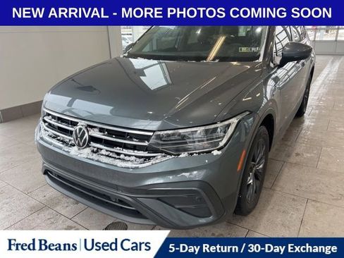 Used 2022 Volkswagen Tiguan SE w/ Panoramic Sunroof Package image 2