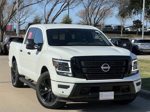 Certified 2024 Nissan Titan SV w/ SV Convenience Package image 2
