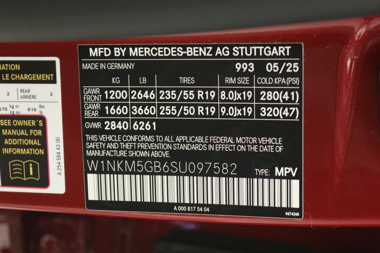 Used 2025 Mercedes-Benz GLC 350e 4MATIC image 16