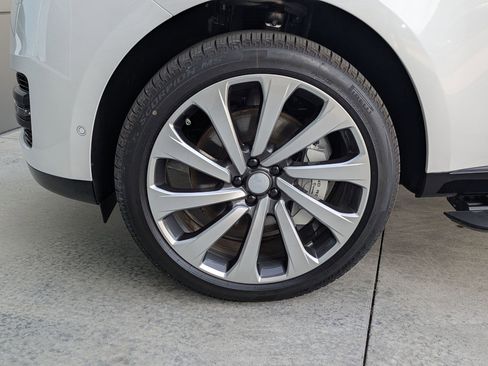 New 2025 Land Rover Range Rover SE image 19