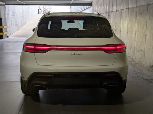 Certified 2025 Porsche Macan image 13