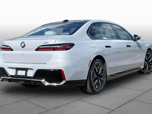 Used 2023 BMW i7 xDrive60 w/ Executive Package 2 AWD/4WD image 12