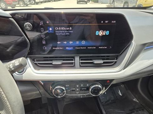 Used 2024 Chevrolet Trax LT FWD image 23
