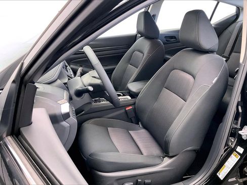 Certified 2024 Nissan Altima 2.5 SV w/ SV Premium Package image 17