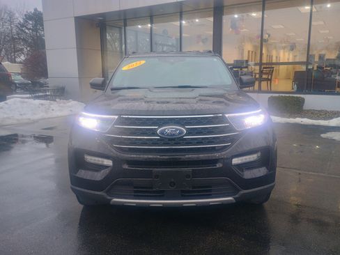 Used 2022 Ford Explorer XLT w/ Equipment Group 202A image 2