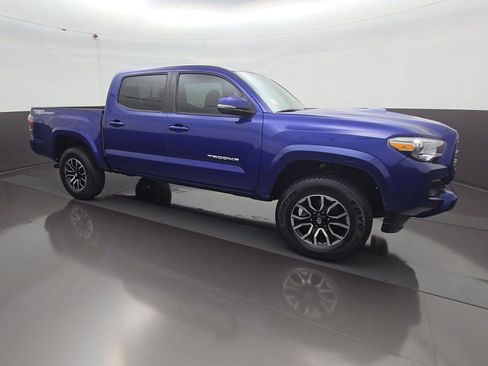 Used 2022 Toyota Tacoma TRD Sport w/ Technology Package RWD image 11
