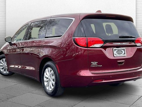 Used 2017 Chrysler Pacifica Touring w/ Tire & Wheel Group image 10