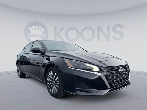 Used 2025 Nissan Altima 2.5 SV FWD image 10
