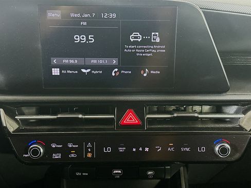 Used 2023 Kia Niro LX image 24