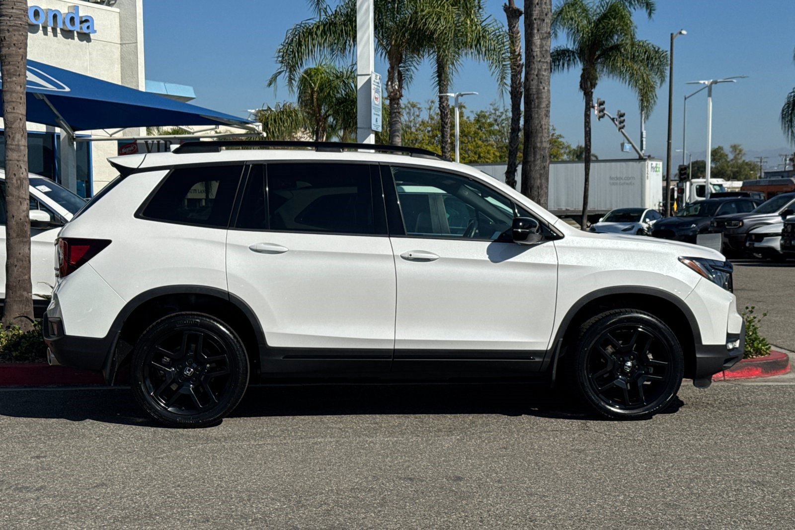 Used 2024 Honda Passport Black Edition image 7
