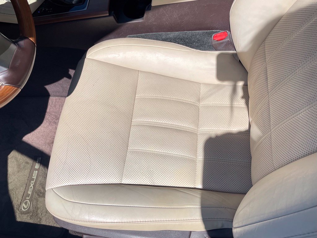Used 2016 Lexus ES 300h w/ Luxury Package w/Wood Trim FWD image 27