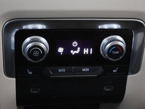 Used 2021 GMC Yukon Denali w/ Denali Premium Package image 23